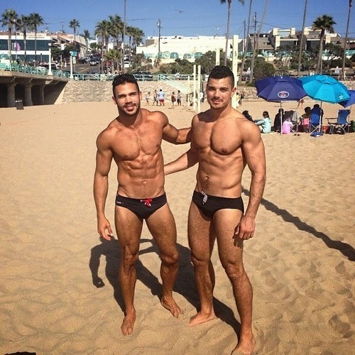 kenzwong:  briefsgalore:  Every day new hot guys showing off their body in briefs