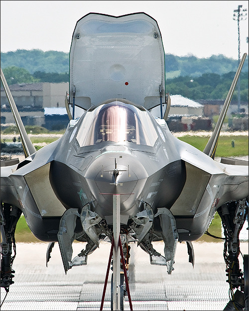 rocketumbl:  F-35B 