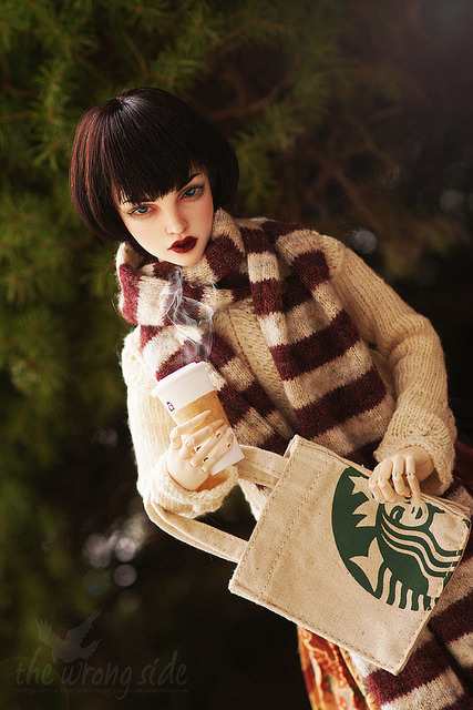 roterwolkenvogelbjd: With extra ❤ and ☕ to @artemiselani who got Pazuzu the awesome Starbucks tote .