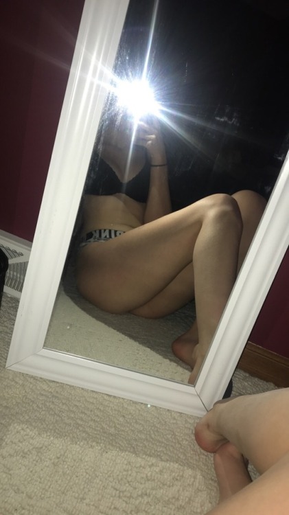 nosenergydrink: do you like it when i spread my legs for you?