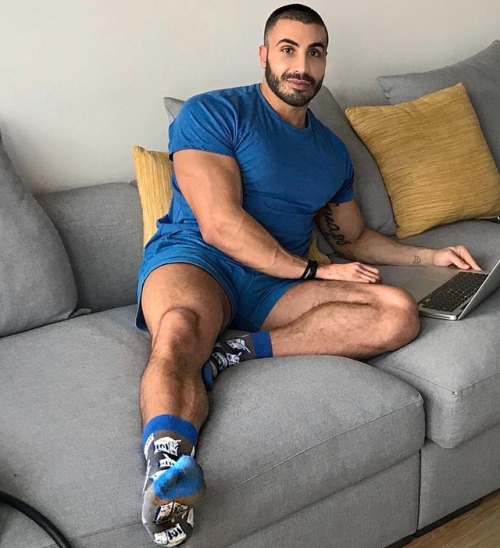 socksandskin:https://socksandskin.tumblr.com/