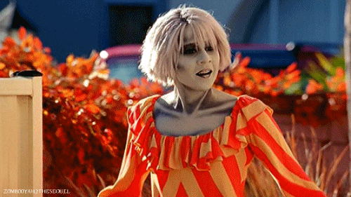 georgeromeros:  Chiana and her “friendly greeting” in Kansas (#04x12) and Terra