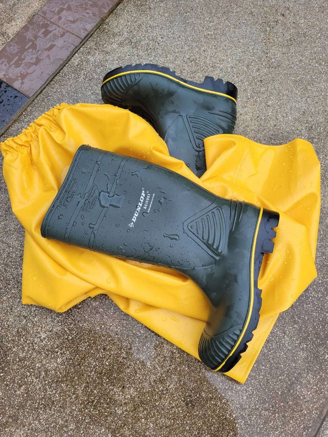 Waterproof gear is easy to clean :) - Tumblr Pics