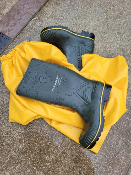 Waterproof gear is easy to clean :)