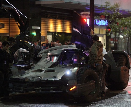 longlivethebat-universe:  Batman and Harley Quinn on set of The Suicide Squad