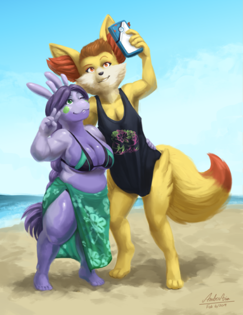 Beach Day!Awww, Kodiak and Viola are enjoying a day at the beach together, and taking an adorable se