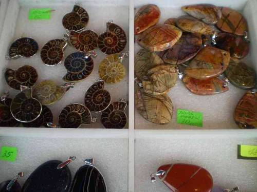 Products made of polished minerals and stones offered for sale during Lwóweckie Lato Agatowe (Lwowek