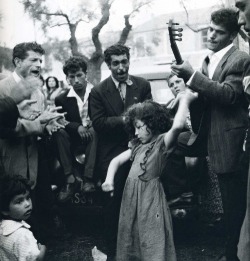 Lucien Clergue - Manitas de Plata et José Reyes, Saintes-Maries, 1955.