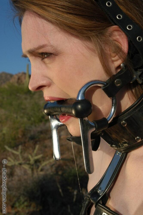 bondage-ponygirls-and-more: Pony girl Tracey Hilton in Arizona.More atwww.shadowplayers.com D
