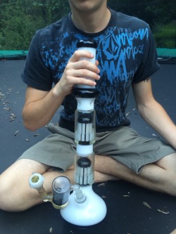 stonedscientist:  Bong rips on the trampoline