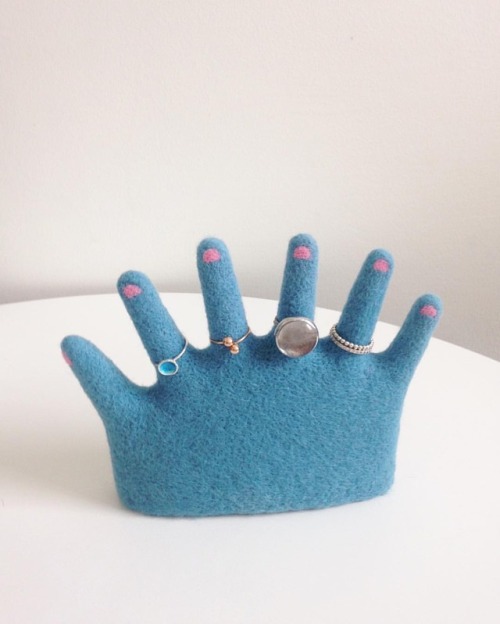 New blue ringholder! #design #rings #ringholder #art #wool #sculpture #hand #sixfingerhand #woolscul