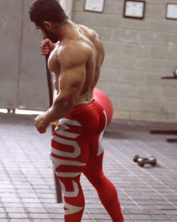 bodybuildertop:  saintboxer:  the-swole-strip:  http://the-swole-strip.tumblr.com/      (via TumbleOn)  That ass just beautiful