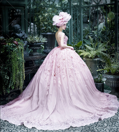 Poised As A Royalty (WSWed)