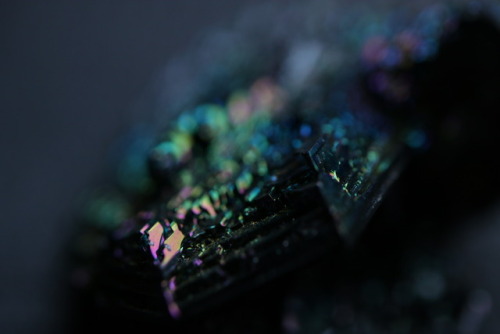 90377:My first unedited macro shots of a silicon carbide crystal (carborundum)Instagram | Etsy Shop