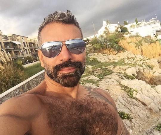 holidaymen:  beardburnme2:  Eleesandro instagram   …