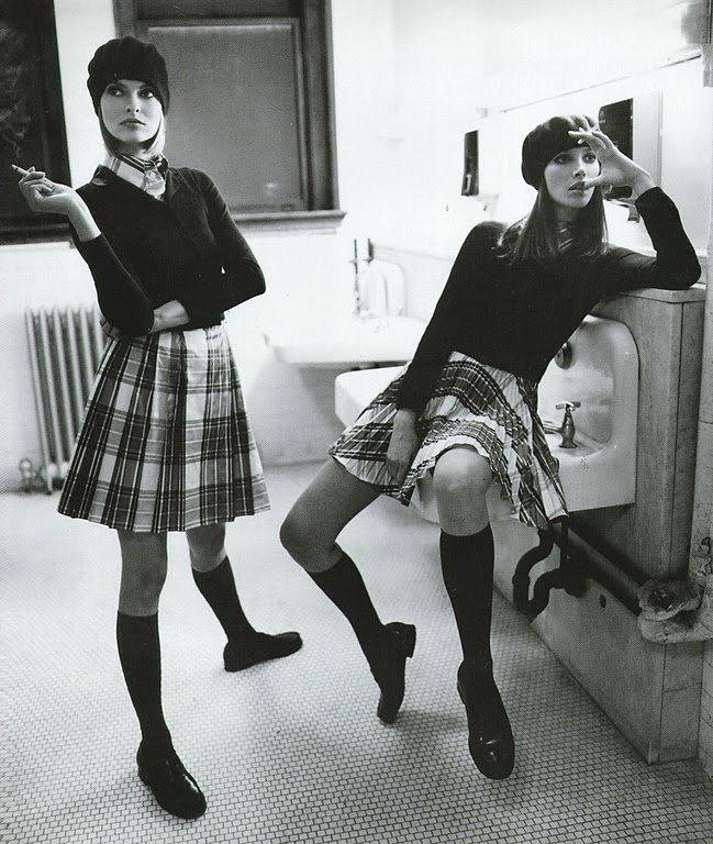 black-is-no-colour:Linda Evangelista &amp; Christy Turlington in “Campus Beat”,