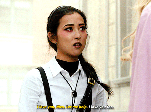 veronica-lodge: She loves the Wiccan.