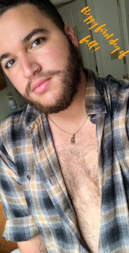 mac-mcqueen:  Happy first day of fall from your favorite flannel wearing hairy mess!🍂🐻