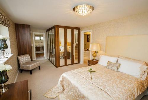 simplplan: Stratford by Barratt HomesHouse Type: DetachedBedrooms: 5Bathrooms:2En Suites: 2