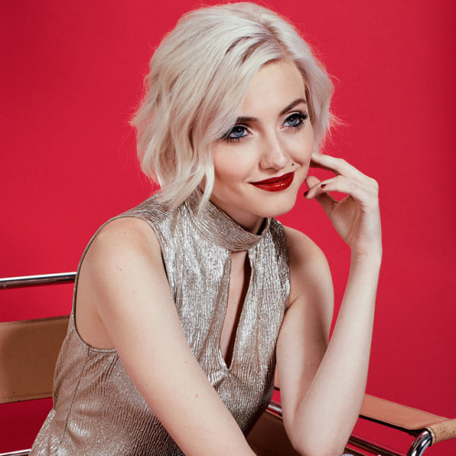 Beauty Enthusiast Exclusive: Make your mark with this holiday glamour makeup tutorial.