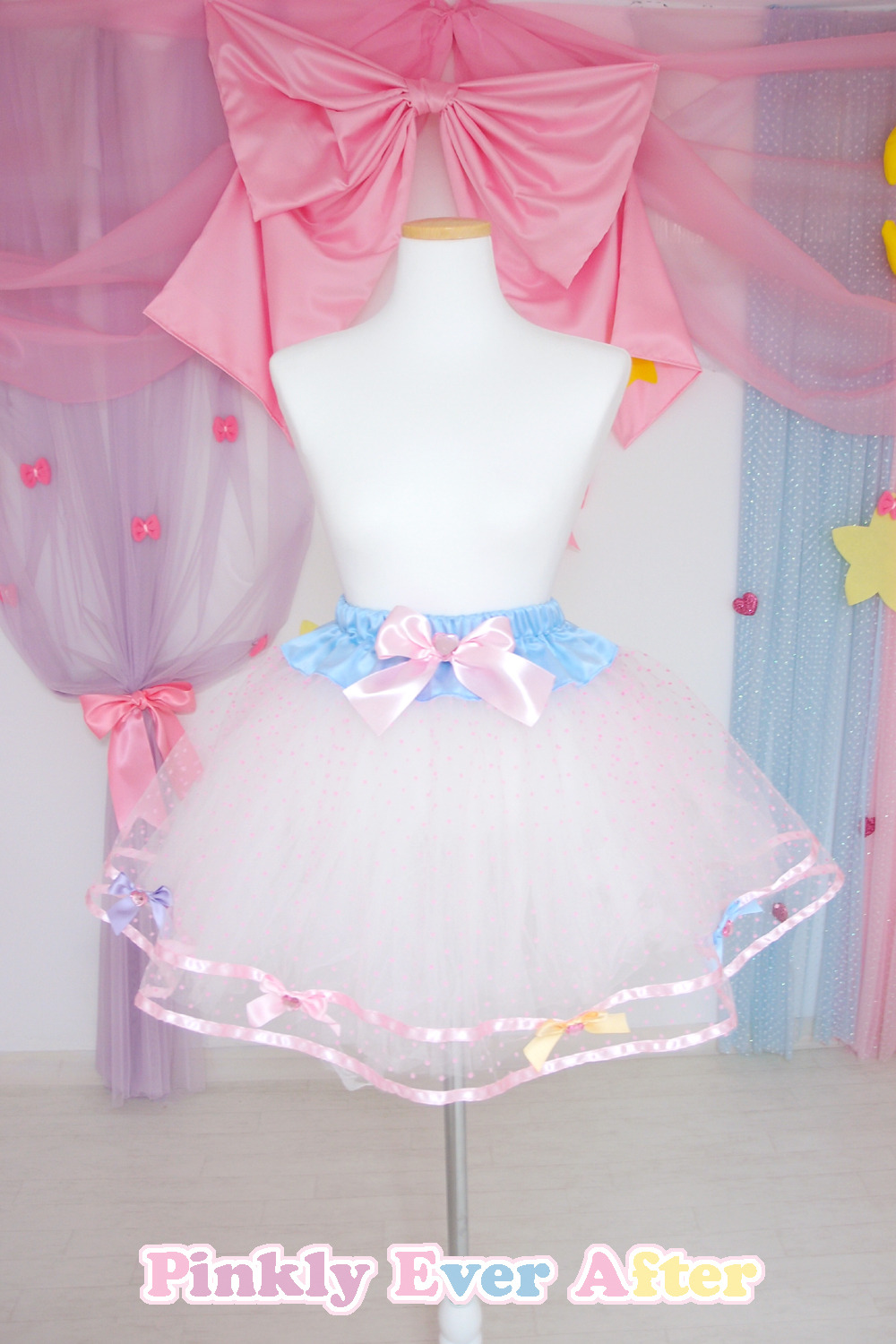 pinklyeverafter:  Tornade Sucrée Overskirt http://pinklyeverafter.storenvy.com/products/8960436-tornade-sucree-overskirt