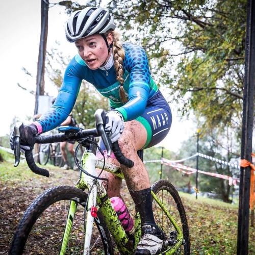 wtfkits: Nothing more than @__blonde___ rippin a CX course. That’s fucking awesome. Rider and photo