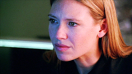 walkingonfire:  I’m not judging you. Olivia Dunham » 1x12 || The No-Brainer 