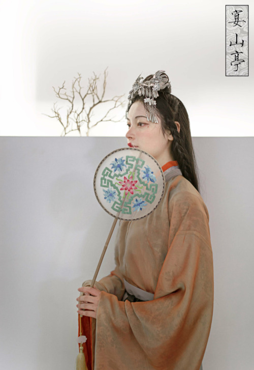 traditional chinese hanfu by 宴山亭
