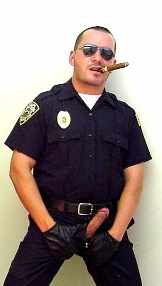 fuckyeahdaddies:  Loads of Daddies at Fuck Yeah Daddies.Click Here to Follow Fuck