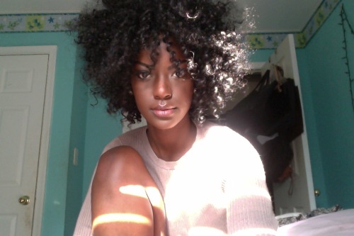 thefakerihanna:here’s to black beauty #BlackoutDay &lt;3