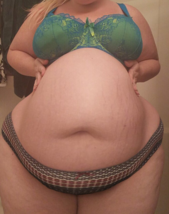 neptitudeplus:luvgainingwomen:gluttony-to-capacity:Perfect porn pictures