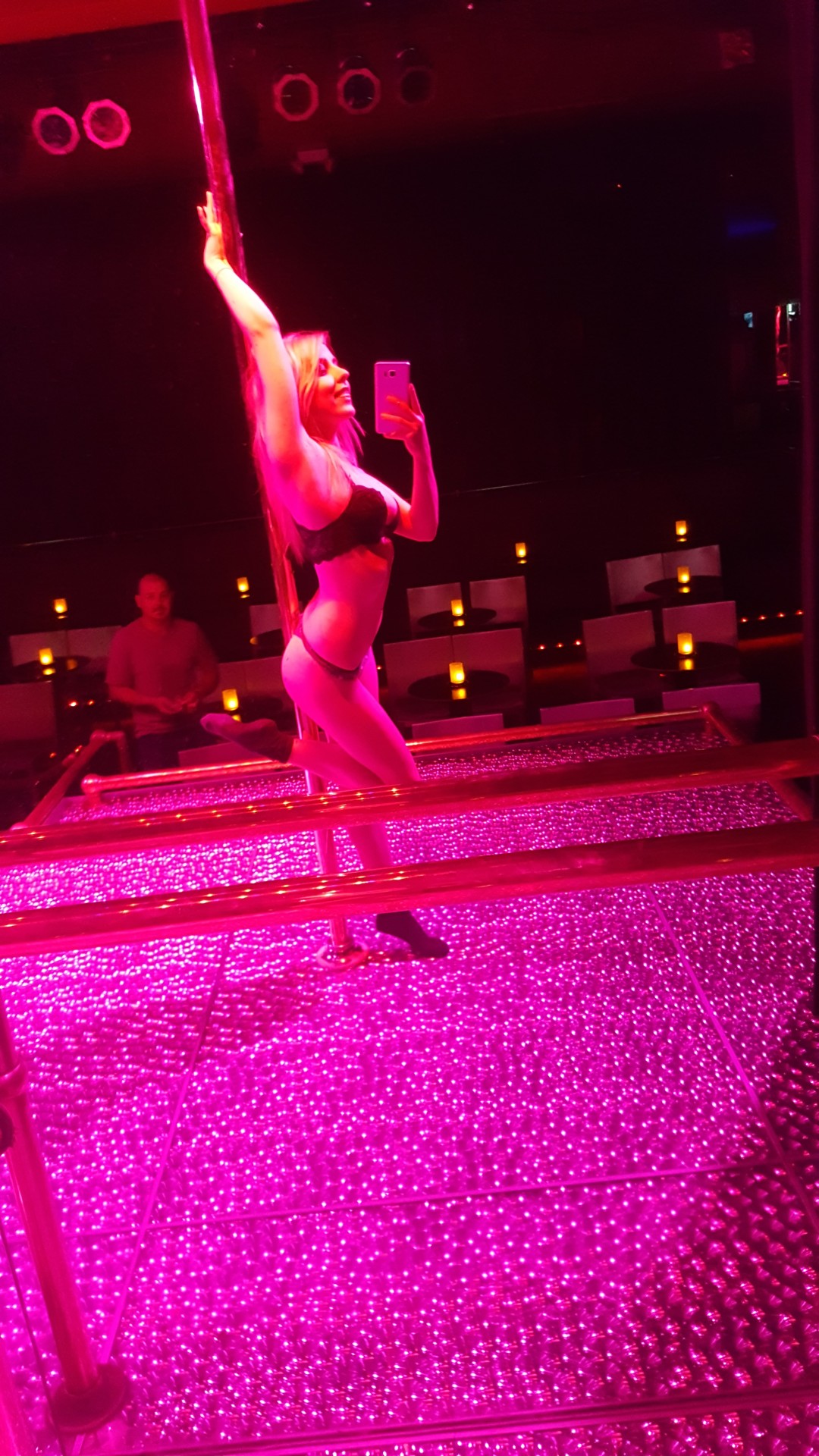 worldpriincess:*takes a selfie* *gets paid*