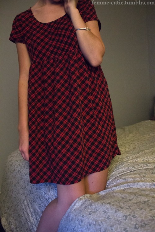 femme-cutie:  forever hiding things under my dress private blog | wishlists   😍