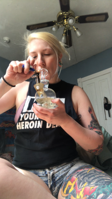 Sex mfh4azn:zombieemammii:It’s nice to smoke pictures