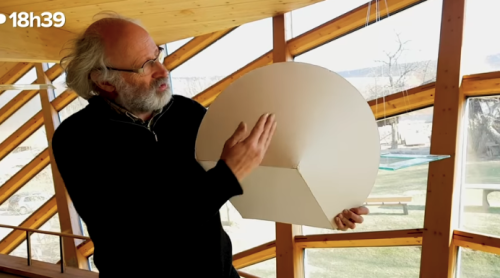  The heliodome is a passive house made in Alsace, France, by Eric Wasser.Article with video (in Fren