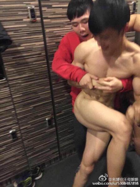 mantop10691:  中國超級天菜男模.兼健身教練..被朋友陷害露點了..我的心也碎了….怎麼這麼小