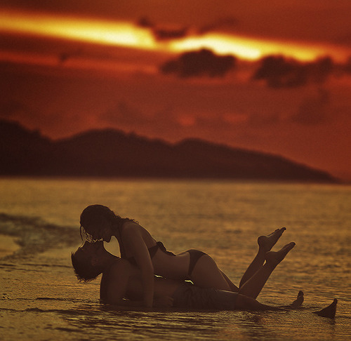 sleepinsidemysoul:  meet ,me there, in the water on the beach……i will be the one of top of you                ღk      
