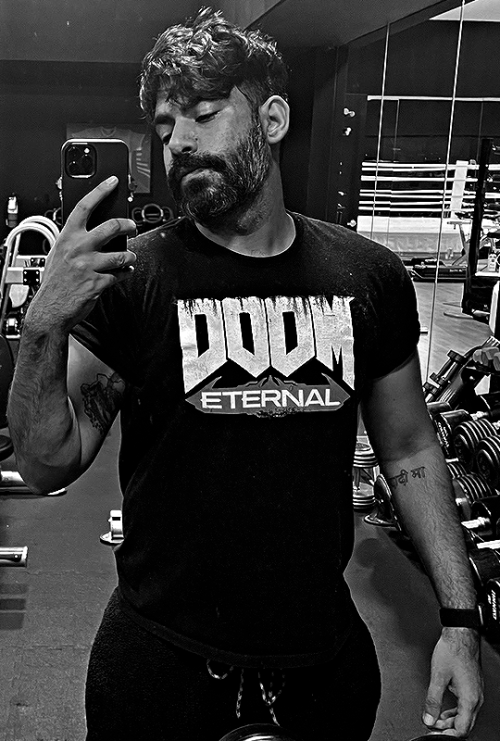 mancandykings:@RahulKohli13: Today’s gym outfit is brought to you by “she doesn’t even go here”.