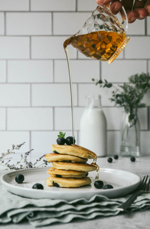 fullcravings:Paleo Mini Blueberry Pancakes   😋😋