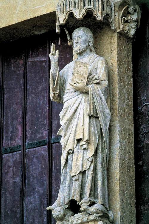 Christ (Beau Dieu), trumeau statue of central doorway, west facade, Amiens Cathedral, Amiens, France