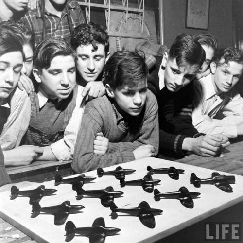 Examining model airplanes(Charles Steinheimer. 1942?)