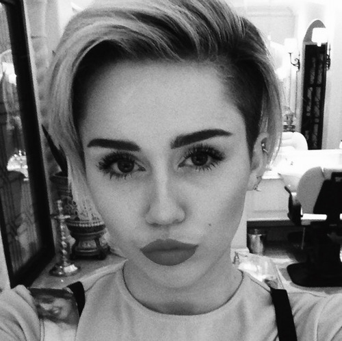 my-my-miley:  Photo - Miley Cyrus tickets now on sale http://tr.im/4jzsw 