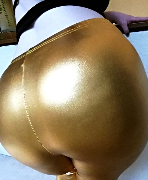 nicegirlwrongplace:  golden