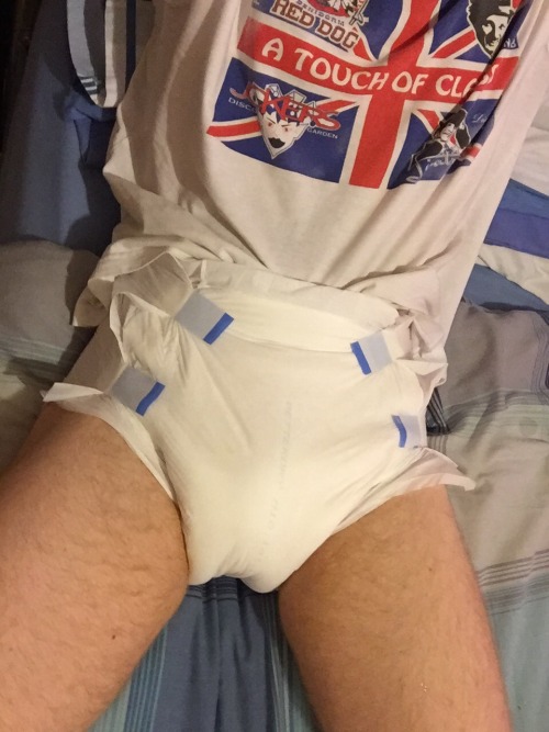 diaper-scort:  From wet to dry! Also I am so horny today! Serious diaper horn going on! Send me horny messages and stuff!!! 