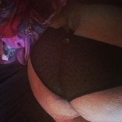 thick-andpretty:  Got a bow on my panties