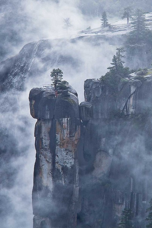wonderous-world:
“ Yosemite National Park, California, United States by Robin Black
”