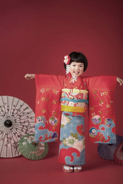 thekimonogallery:Girl’s special furisode-style