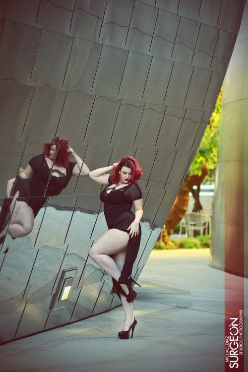 italiankong:  The always sexy-beyond-words curvy redhead Ruby Roxx. One of the all-time great curve models/pinups.  Pretty.