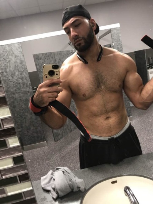 headinthaclowds: Sexy Palestinian daddy. He showed me every inch of his body! Who wants to see?