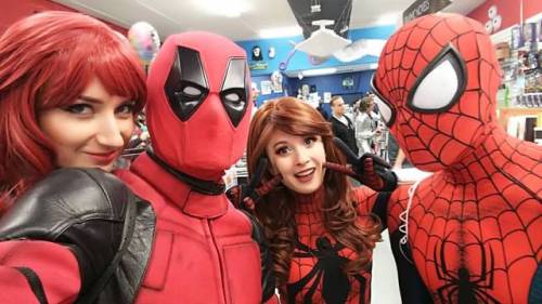 Hanging with the spider crew, a Black Widow, a Spider-Man, and a Spider-Girl at @thecomicbug #freeco